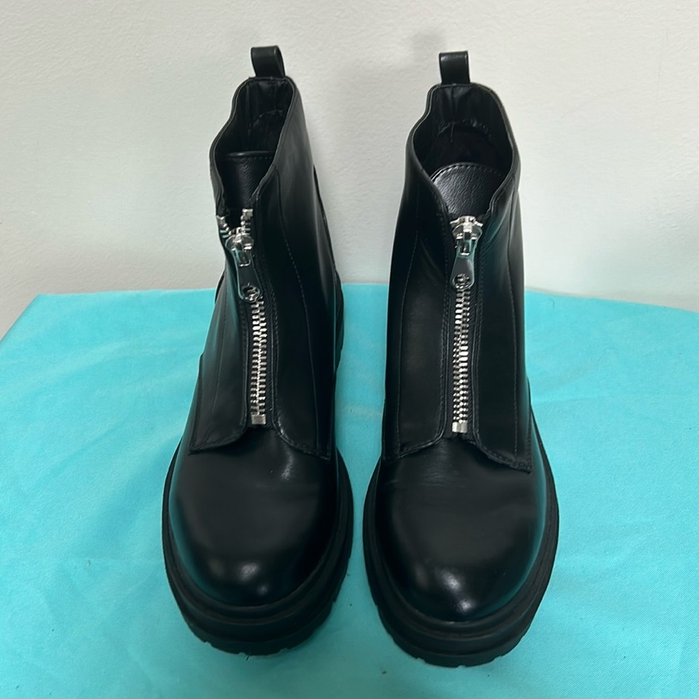 Zipper boot